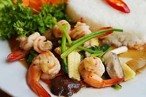 Tôm Sú Kho Nấm Mèo – Hương Vị Ấm Áp Bữa Cơm Gia Đình