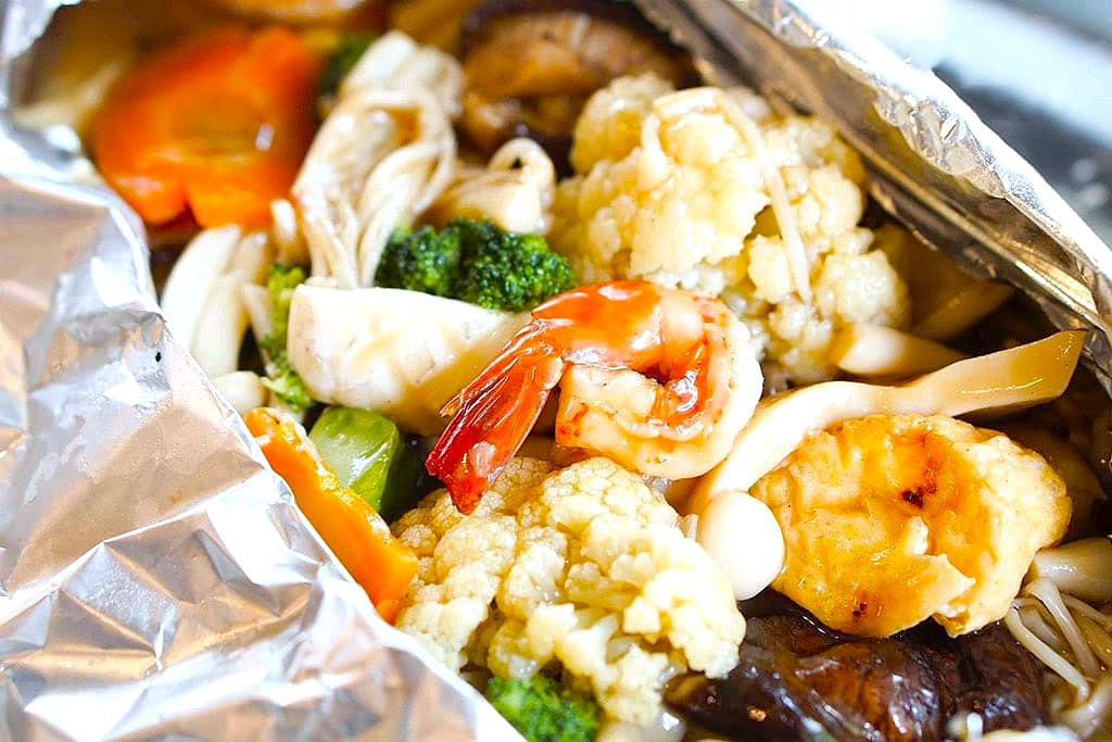 Nấm Kim Châm Tôm Mực Bào Ngư Nướng Giấy Bạc